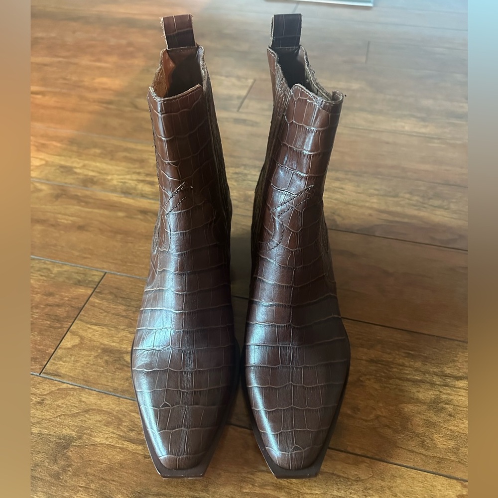 Dolce Vita Senna Bootie, brown (Walnut) NWOT